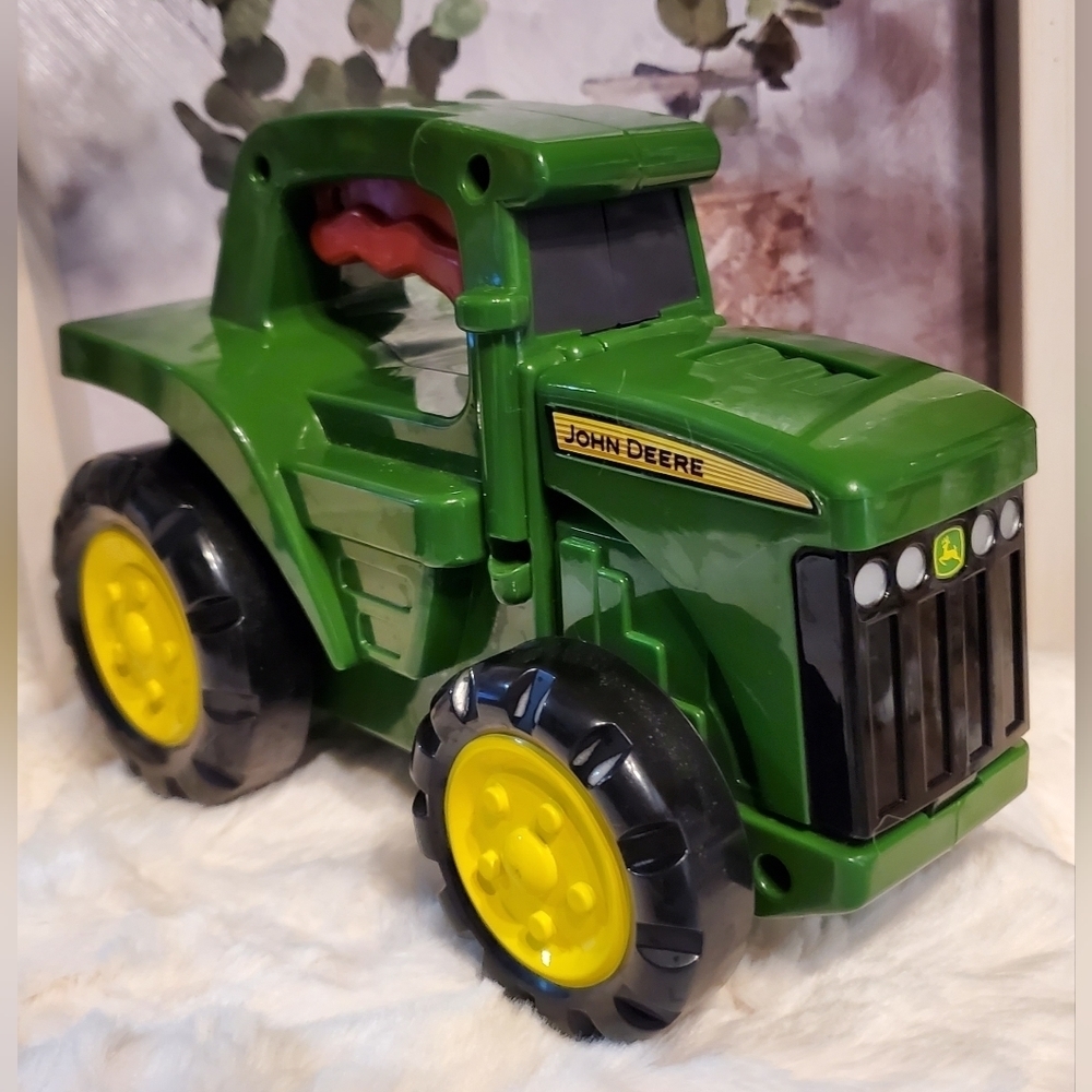 𝅺JOHN Deere Roll N Go Play Tractor Vehicle, with Flashlight